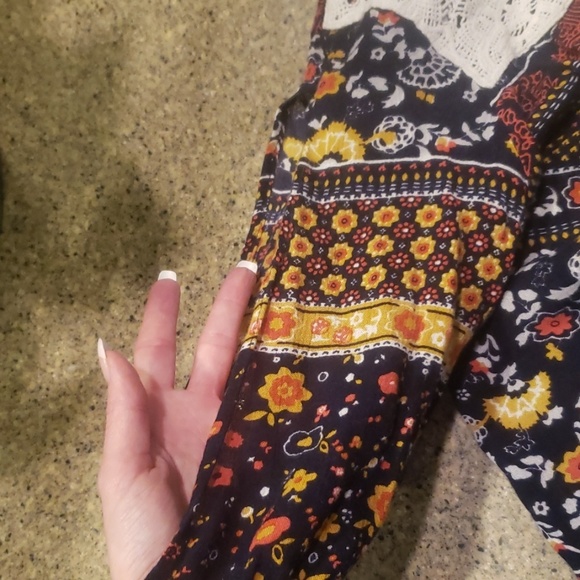 Top - Picture 2 of 2